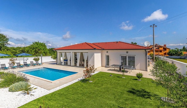 Beautiful home in Kavran with private swimming pool, can be inside or outside
