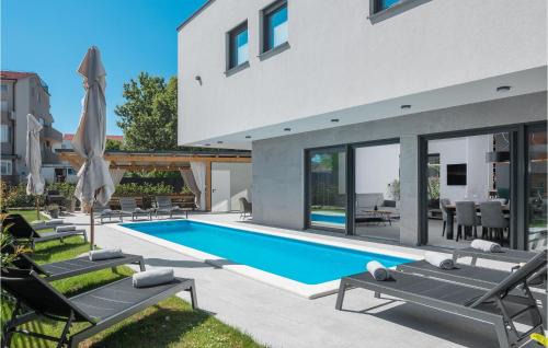 Beautiful Home In Medulin With Jacuzzi