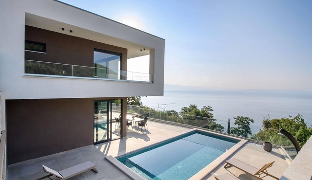 Beautiful home in Medveja