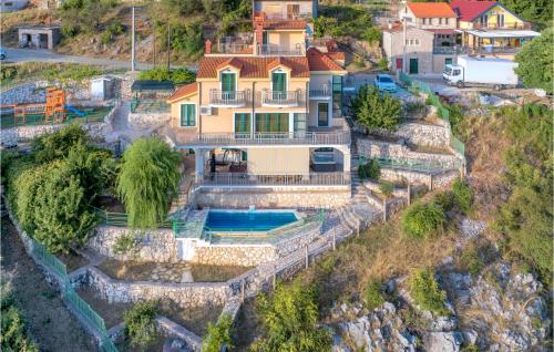 Beautiful Home In Mirlovic Polje With Sauna