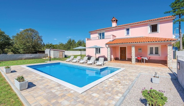 Beautiful home in Plomin