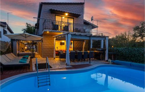 Beautiful Home In Vantacici With Sauna in Vantačići