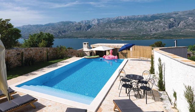 Beautiful home in Vinjerac with sauna