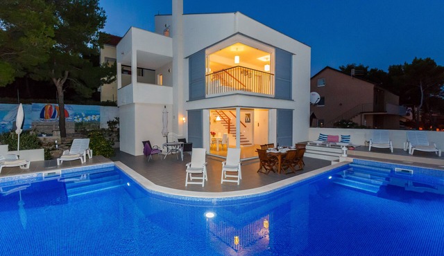 Beautiful modern villa in Milna