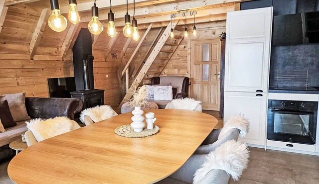 Beautiful private villa for 4 people with WIFI, A/C, hot tub, TV, terrace and pets allowed