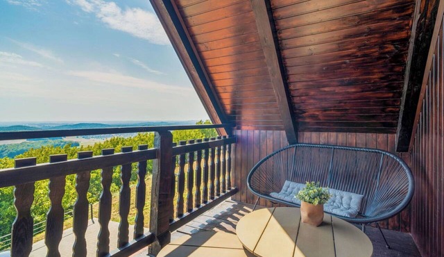 Beautiful private villa for 6 guests with A/C, pool, WIFI, TV and terrace in Križevci