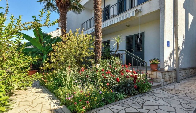 Beautiful private villa for 8 guests with WIFI, A/C, TV and terrace in Mlatinje