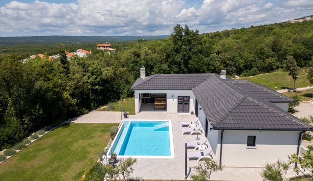 Beautiful private villa for 4 people with WIFI, A/C, private pool, TV and terrace