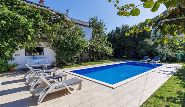 Beautiful private villa for 8 people with WIFI, A/C, private pool, TV and terrace in Umag