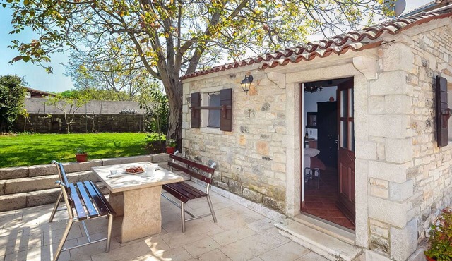 Beautiful private villa for 2 people with WIFI, A/C, TV and terrace in Pazin
