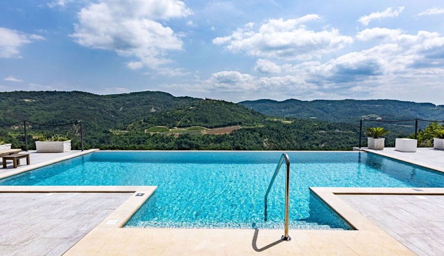 Beautiful private villa with A/C, WIFI, private pool, TV, terrace, pets allowed and panoramic view