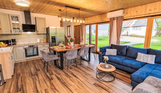 Beautiful private villa for 7 people with hot tub, A/C, WIFI, TV, terrace and panoramic view