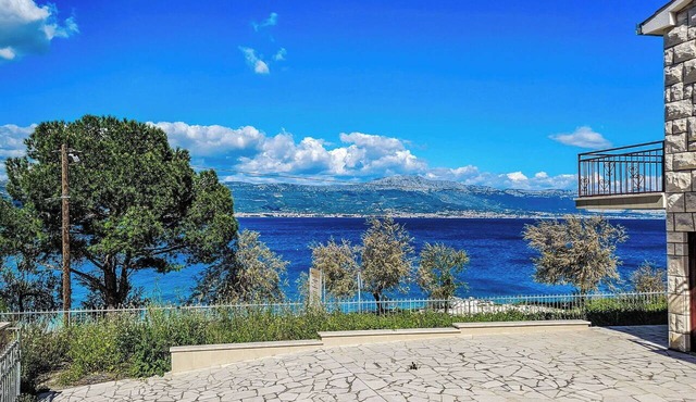 Beautiful private villa for 10 guests with A/C, WIFI, TV and terrace in Solin