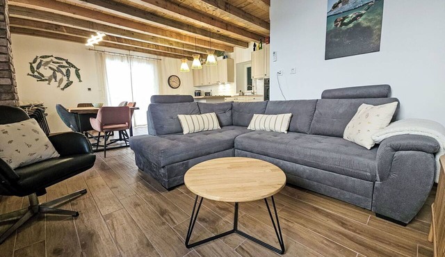 Beautiful private villa for 6 people with A/C, private pool, WIFI, TV and terrace