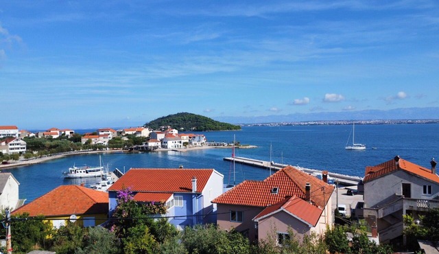 Beautiful private villa for 10 guests with A/C, WIFI, TV, terrace and pets allowed in Zadar