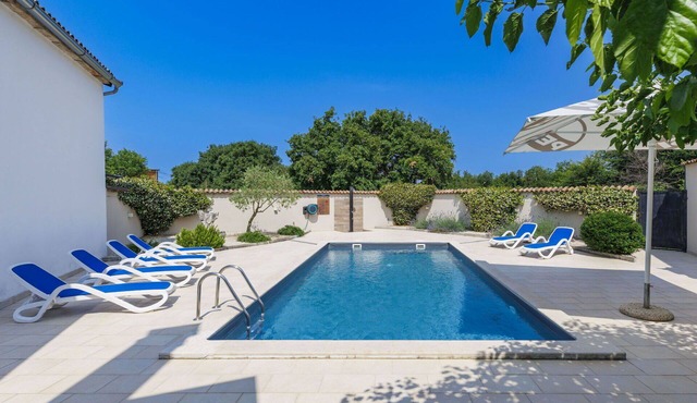 Beautiful villa for 8 guests with private pool, A/C, WIFI, TV and terrace in Umag