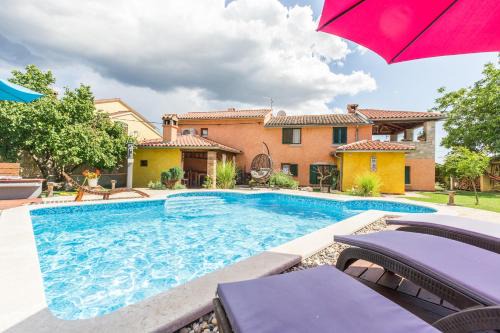 Beautiful villa Loreta with private pool near Pula and Rovinj in Čabrunići