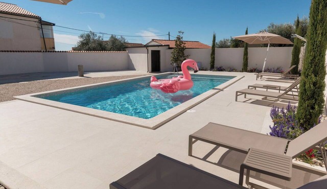 Beautiful villa with A/C, internet, private pool, hot tub, TV, terrace and pets allowed in Umag