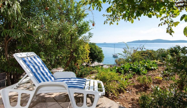 Bella Perna 2-Bedroom Holiday Apartment with Sea-view! in Podgorje