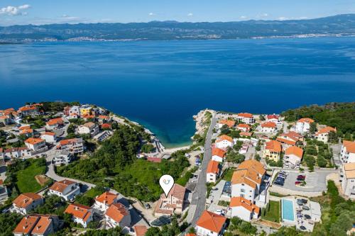 Betty Sea View Apartment with Balcony - Happy Rentals