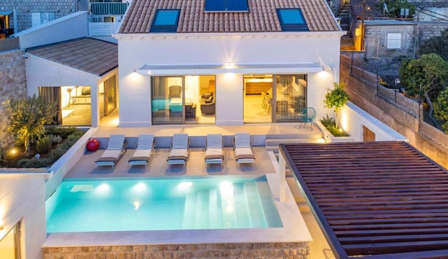 Brand New Villa Carmelita Exclusive with free Smart Car