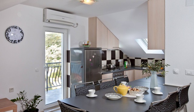 Bright 2 Br Seaside Stuning Seaview Penthouse Apartment With Balcony, 80m2 in Zaton Veliki