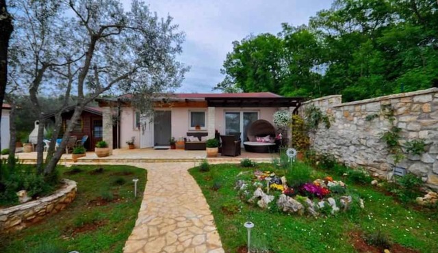 Bungalow with terrace and barbecue facilities in Umag