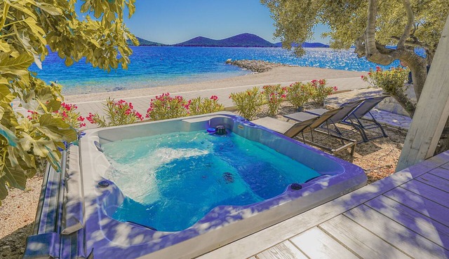 BUQEZ Beach Villas 81 & 28 – Side by side in Drage