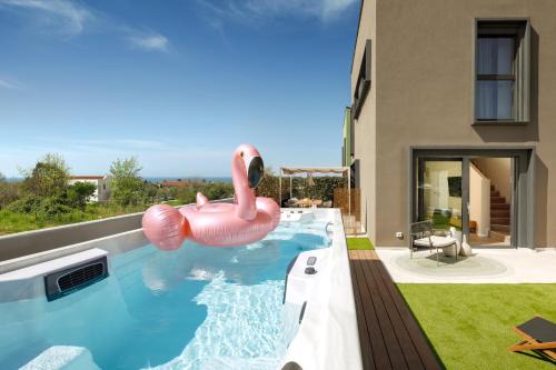 "CASA BELLA VITA" with large SPA and counter-current swimming near the beach! in Poreč