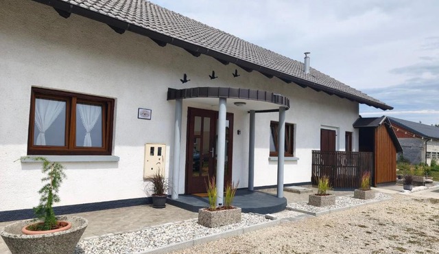 Casa Dijana - a quiet house with a garden near the spa