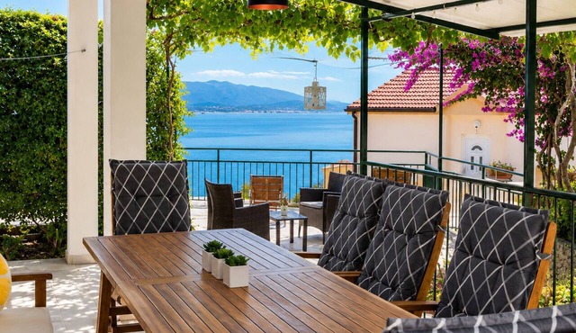 Casa Heidi by Villas Guide in Slatine