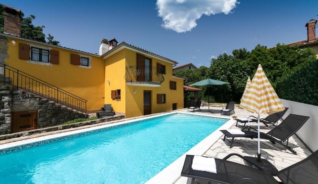 Casa Mikales