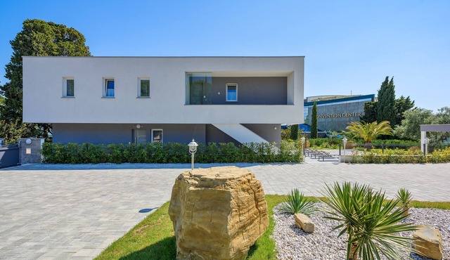 Casa Solaris Portoroz with Courtyard in Portorož