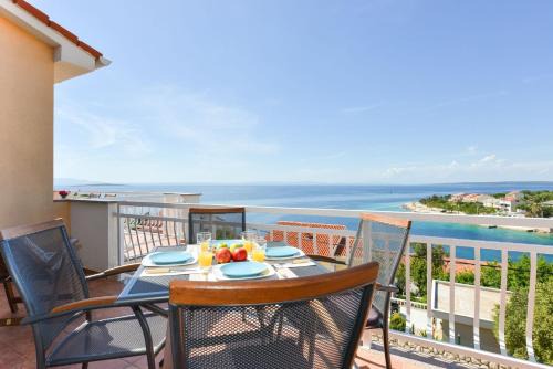 Cecilia Apartments - stunning sea views and relaxing Mediterranean getaway in Lun