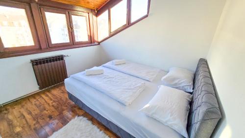 Center Heritage Two-bedroom Apartment in Teslić