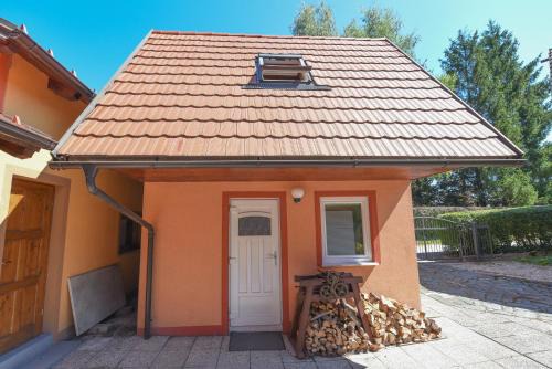 Central Brežice Chalet & Parking