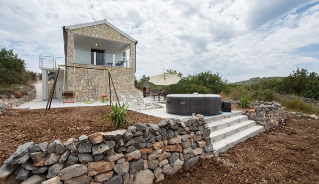 Charming 2-bed holiday home in Drvenik Mali with spectacular seaview, Wi-Fi, AC in Drvenik Mali