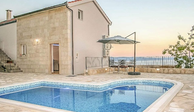 Charming 2-bedroom villa in Podgora with breathtaking view in Podgora