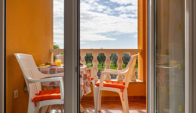 Charming apartment with baby crib, playground, barbecue, WiFi in Vodnjan
