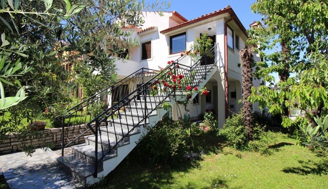 Charming flat with private balcony, private parking, WiFi and only 700 metres to the beach in Porec