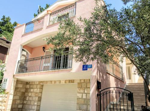 Charming Mokalo Seaside House next to Beach