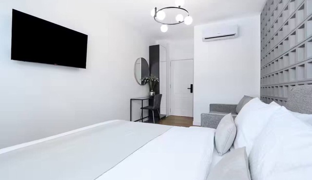 Chic 1-bedroom apartment with WiFi, AC in charming Beograd in Beograd