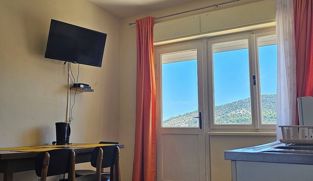 Coastal Charm Apartment D in Vinišce