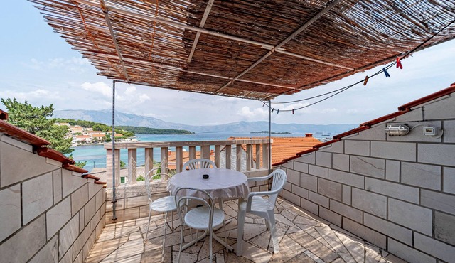 Comfortable and spacious apartment near beach Lumbarda, Korčula (A-21290-a) in Lumbarda