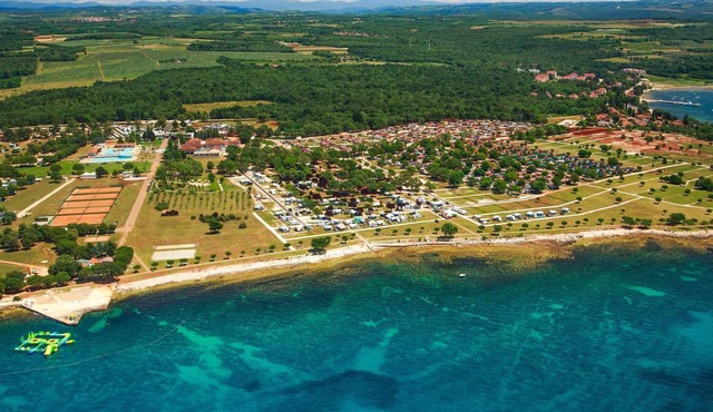 Comfortable chalet with a porch and furniture, 8km from Umag in Umag
