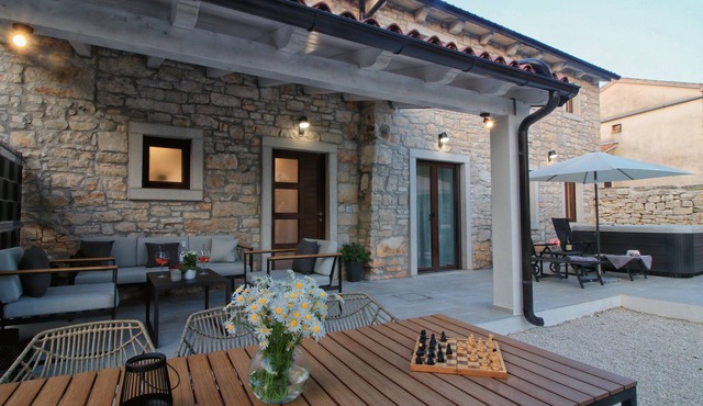 Cool traditional villa in Central Istria with jacuzzi in Svetvinčenat