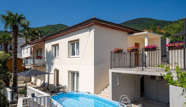 Cosy apartment for 3 guests with private pool, A/C, WIFI, TV and terrace in Rijeka