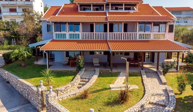 Cosy apartment for 4 guests with A/C, pool, WIFI, TV and patio in Senj