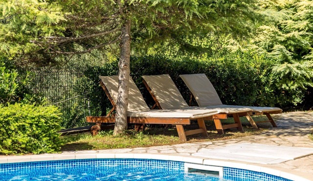 Cosy apartment for 4 people with pool, A/C, WIFI, TV and terrace in Senj