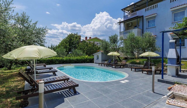 Cosy apartment for 5 guests with WIFI, pool, A/C, TV and terrace